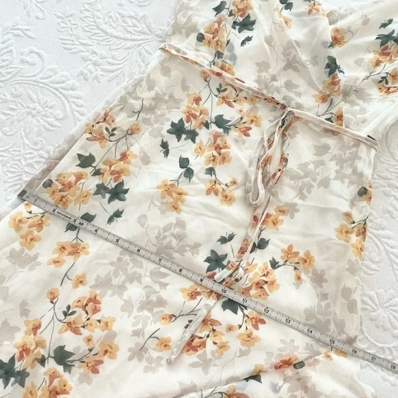 NWOT Lulus Shadow Blooms Cream Floral Print Ruffled Maxi Dress XS Small - Picture 12 of 16